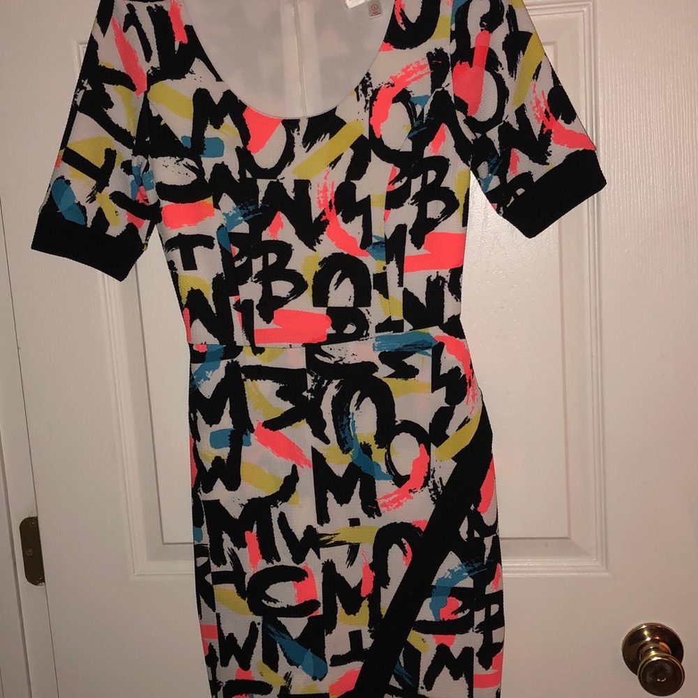 Abstract Dress! - Picture 4 of 7